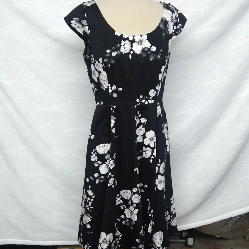White House Black Market Black and White Floral Midi Dress